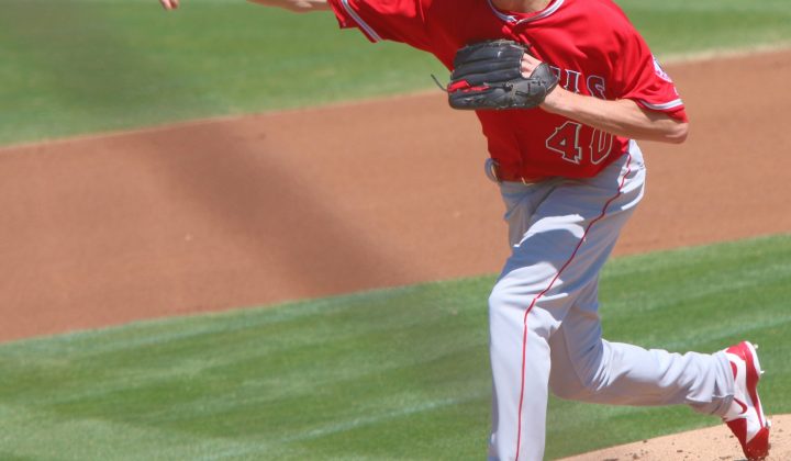 Angels Secure Victory Over Rangers Behind Strong Performances from Trout and Peraza
