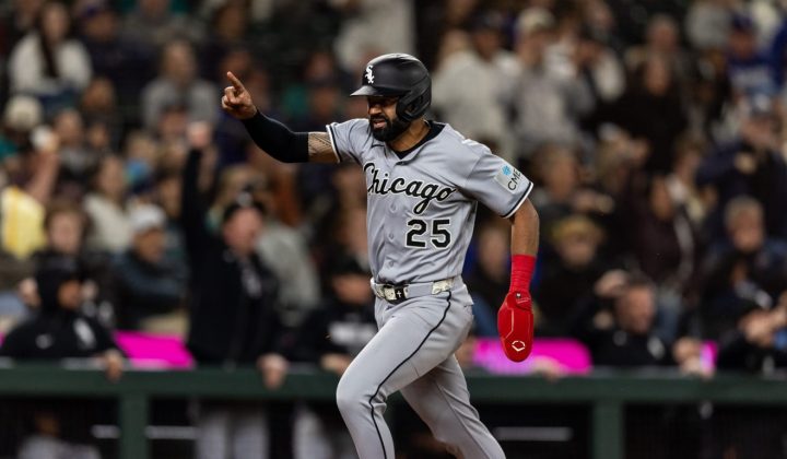 White Sox Stage Improbable Ninth-Inning Comeback for 2-1 Victory Over Mariners