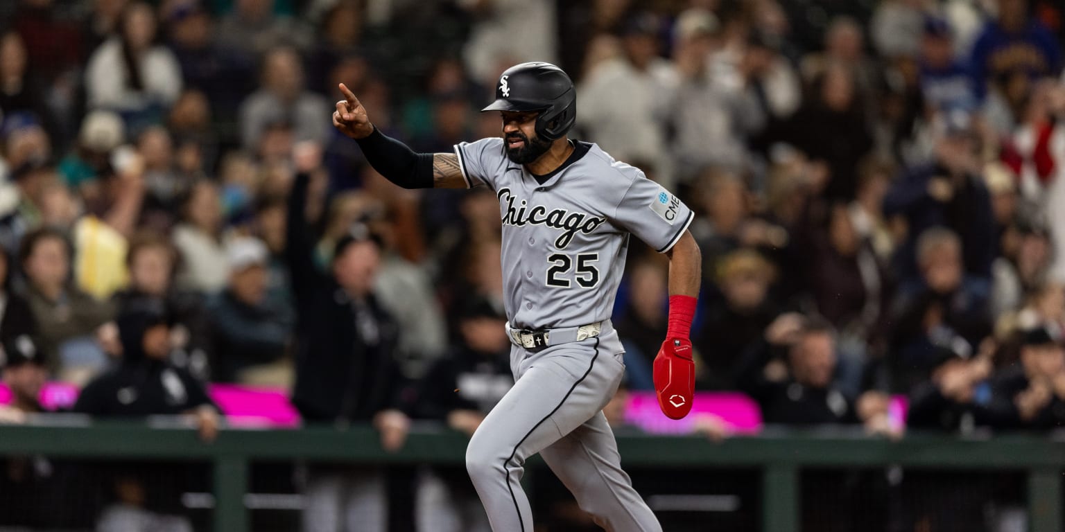 Chicago White Sox players celebrating on the field after a dramatic ninth-inning rally against the Seattle Mariners.