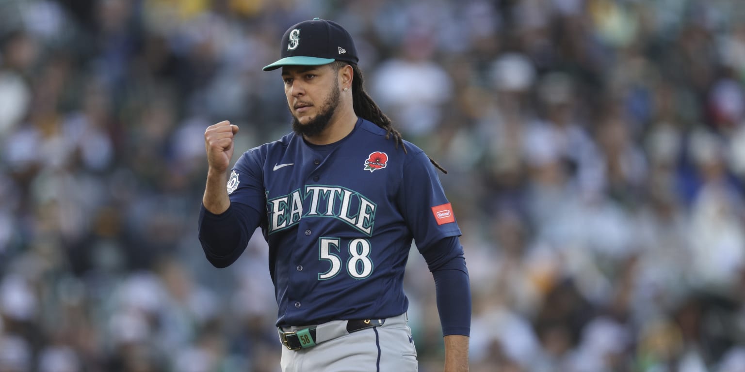 Seattle Mariners pitcher Luis Castillo in action on the mound.