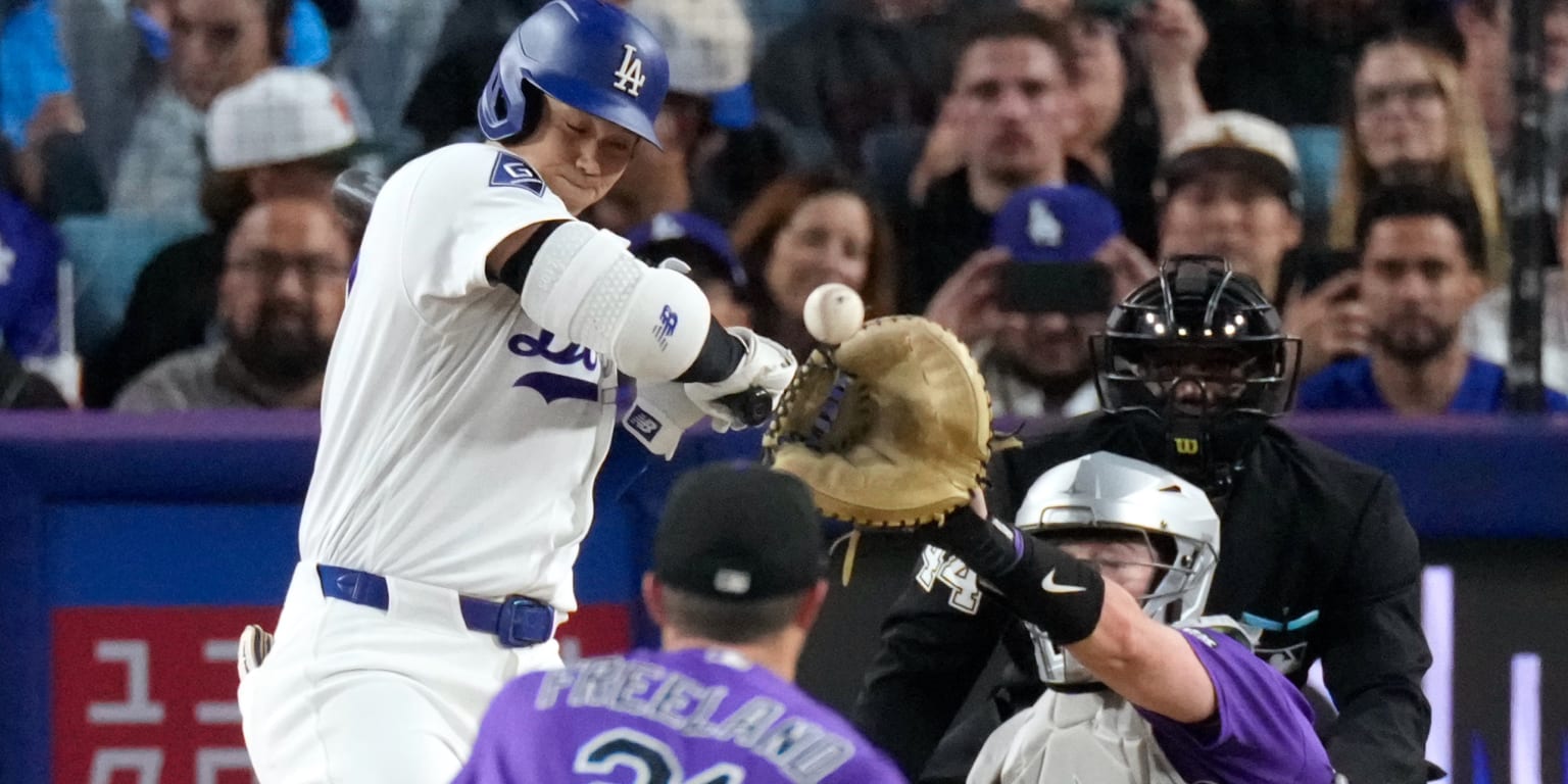 Shohei Ohtani in a Los Angeles Dodgers uniform, Kiké Hernández in a Los Angeles Dodgers uniform