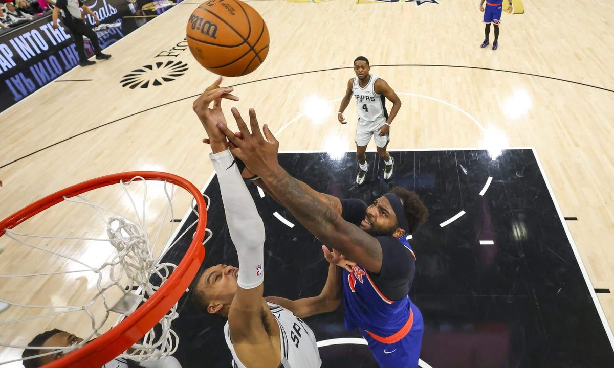 Mitchell Robinson Credits Country Music for Key Defensive Stops Against Victor Wembanyama