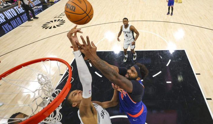Mitchell Robinson Credits Country Music for Key Defensive Stops Against Victor Wembanyama