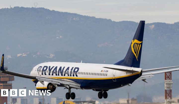 Ryanair Faces UK Watchdog Scrutiny Over Child Seat Fees