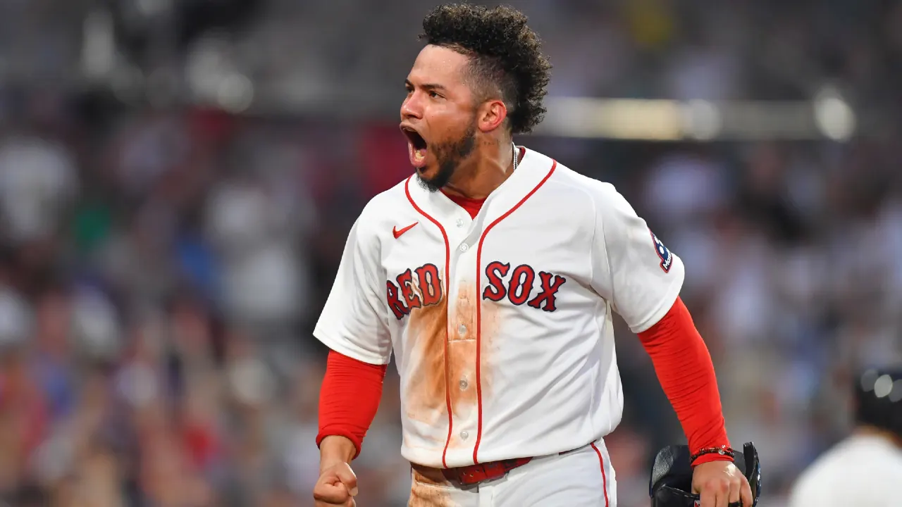 Willson Contreras Channels Grief for Venezuela into Powerful Home Run