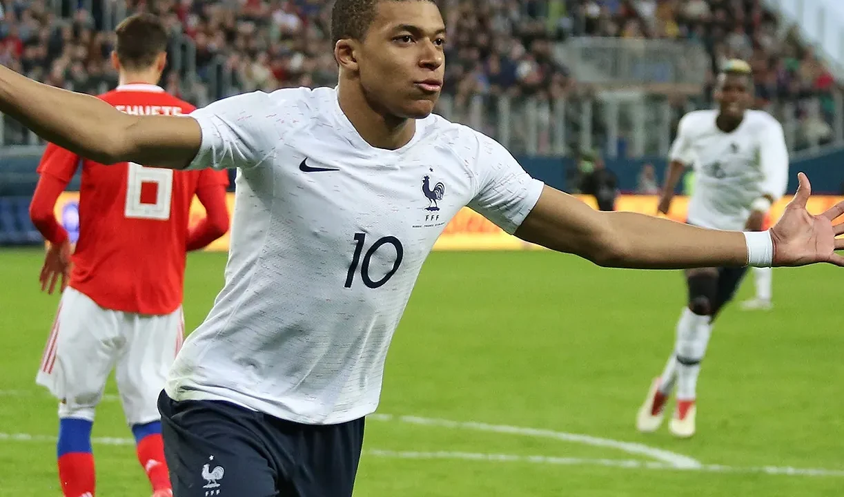 Mbappe vs. Haaland: Blockbuster World Cup Clash Highlights Golden Boot Race and Ball Debate