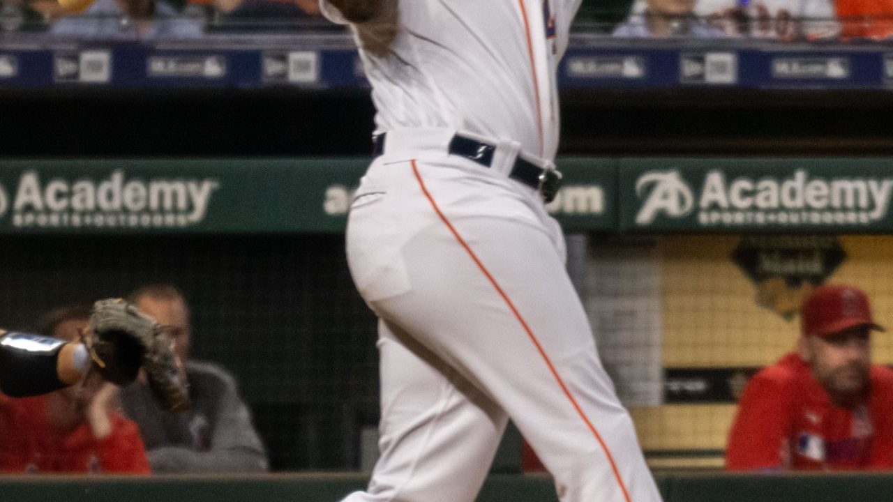 Braves’ Top Trade Target Yordan Alvarez Likely Staying Put, Astros GM Says