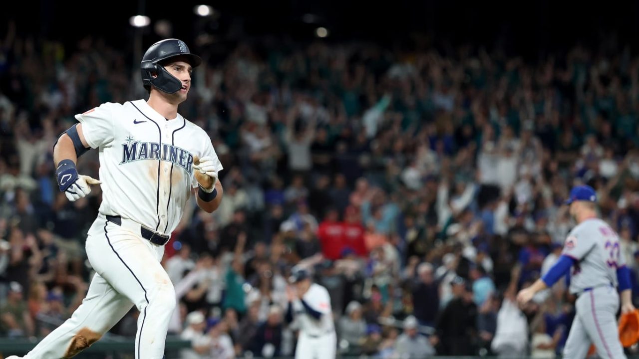 Mariners Extend Win Streak to Seven with Extra-Inning Walk-Off Victory
