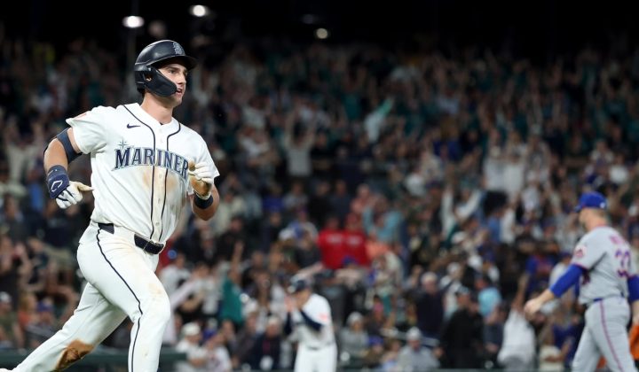 Mariners Extend Win Streak to Seven with Extra-Inning Walk-Off Victory