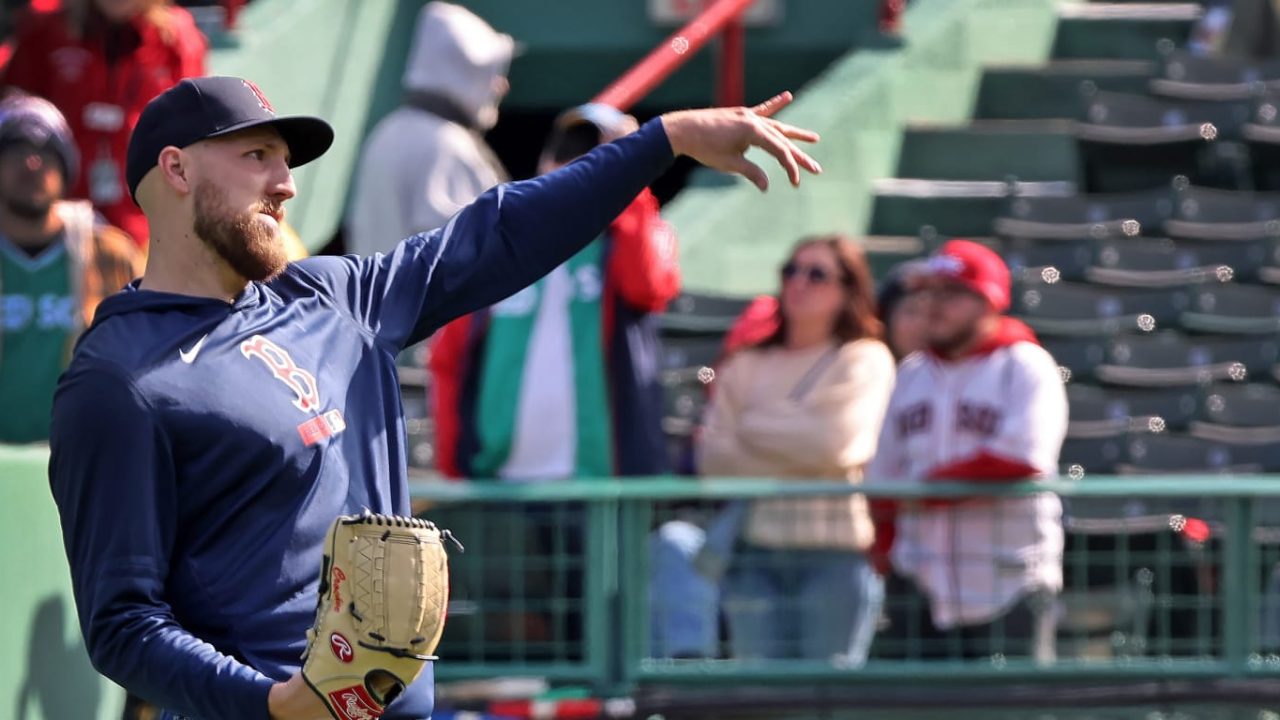 Red Sox Executive Downplays Concerns Over Garrett Crochet’s Lat Strain