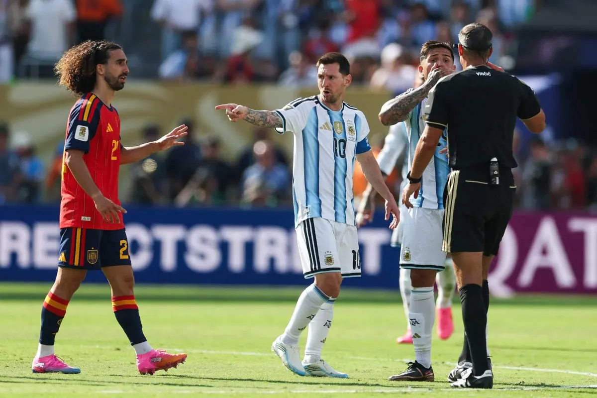 Lionel Messi speaking to referee during a contentious moment in the 2026 World Cup Final.