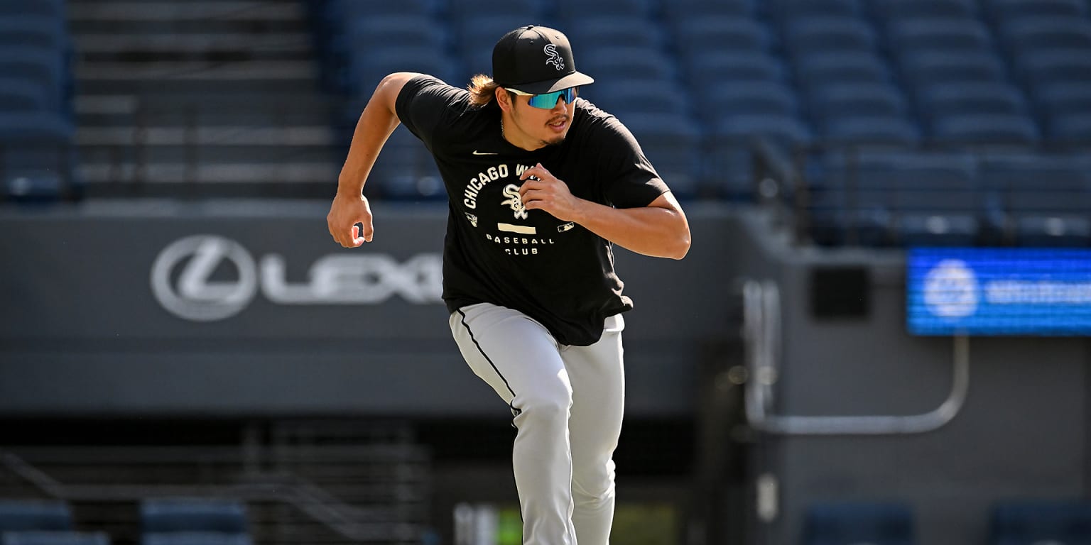 Chicago White Sox player Munetaka Murakami in uniform, preparing for a game.